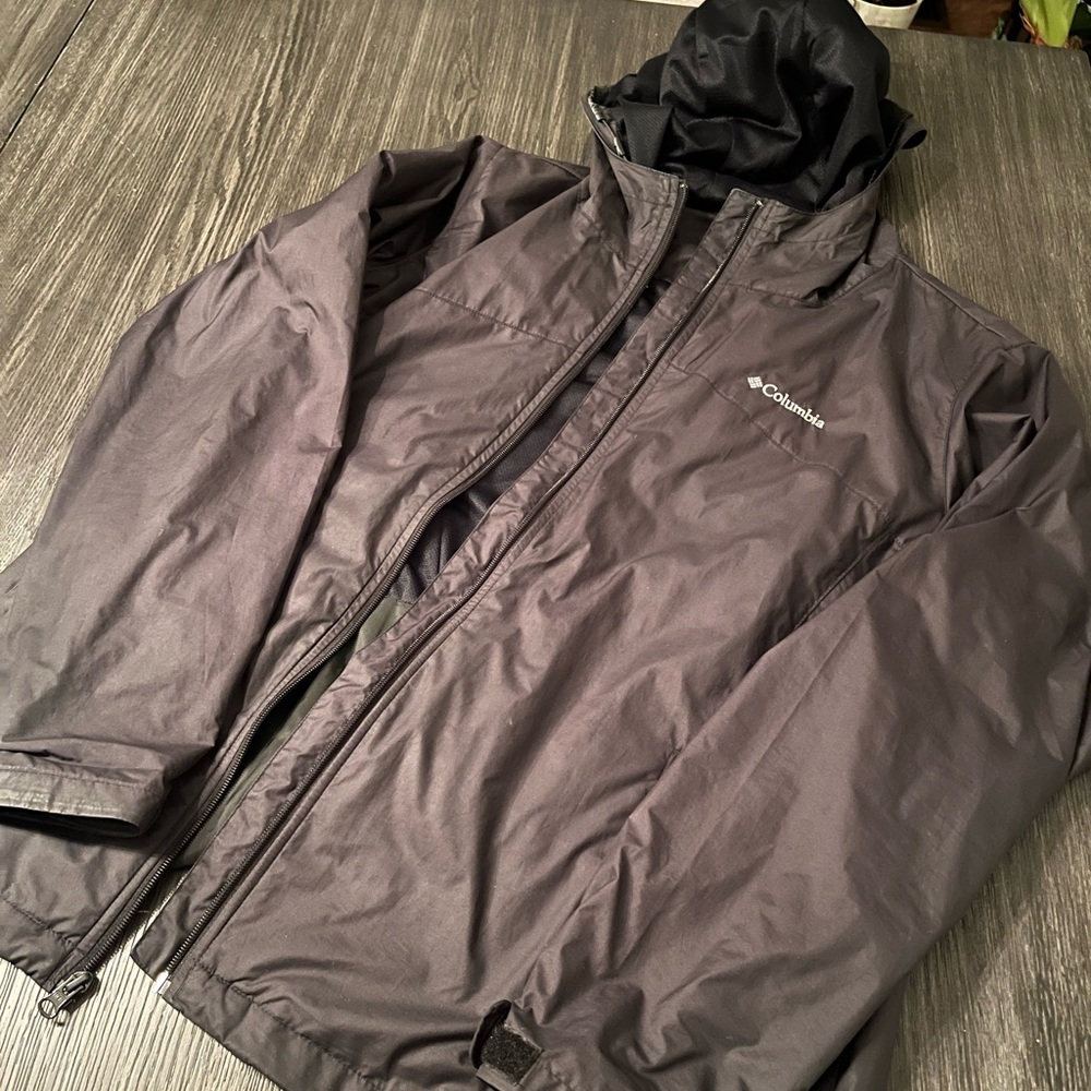 Columbia women large rain jacket black size large